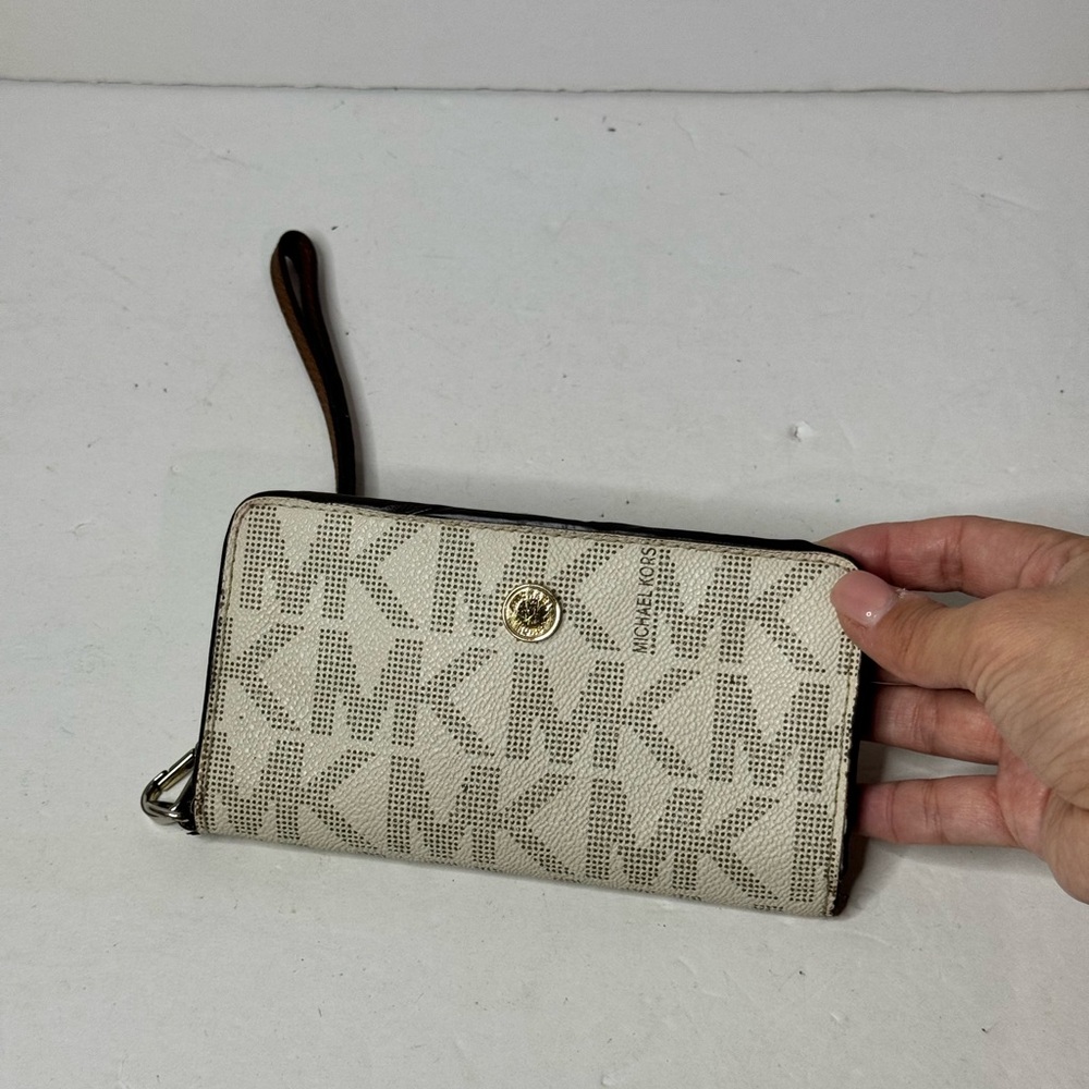 Michael Kors Vanilla Phone Case Wallet